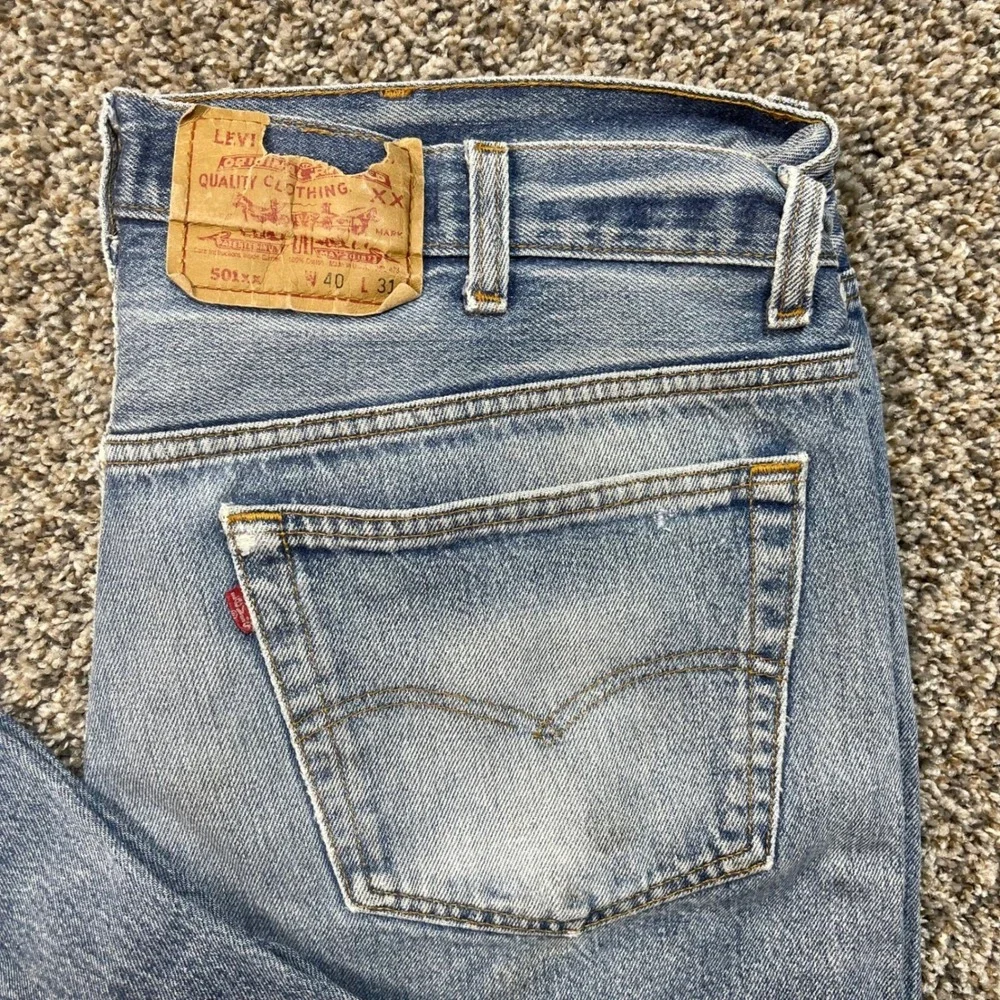 Vintage Levi's 501 Men's 36x28 Jeans USA Made Distressed Button Fly Light Wash - Picture 6 of 13